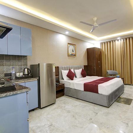 Limewood Stay - Millennium Huda City Center Гургаон Экстерьер фото