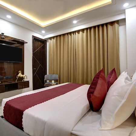 Limewood Stay - Millennium Huda City Center Гургаон Экстерьер фото