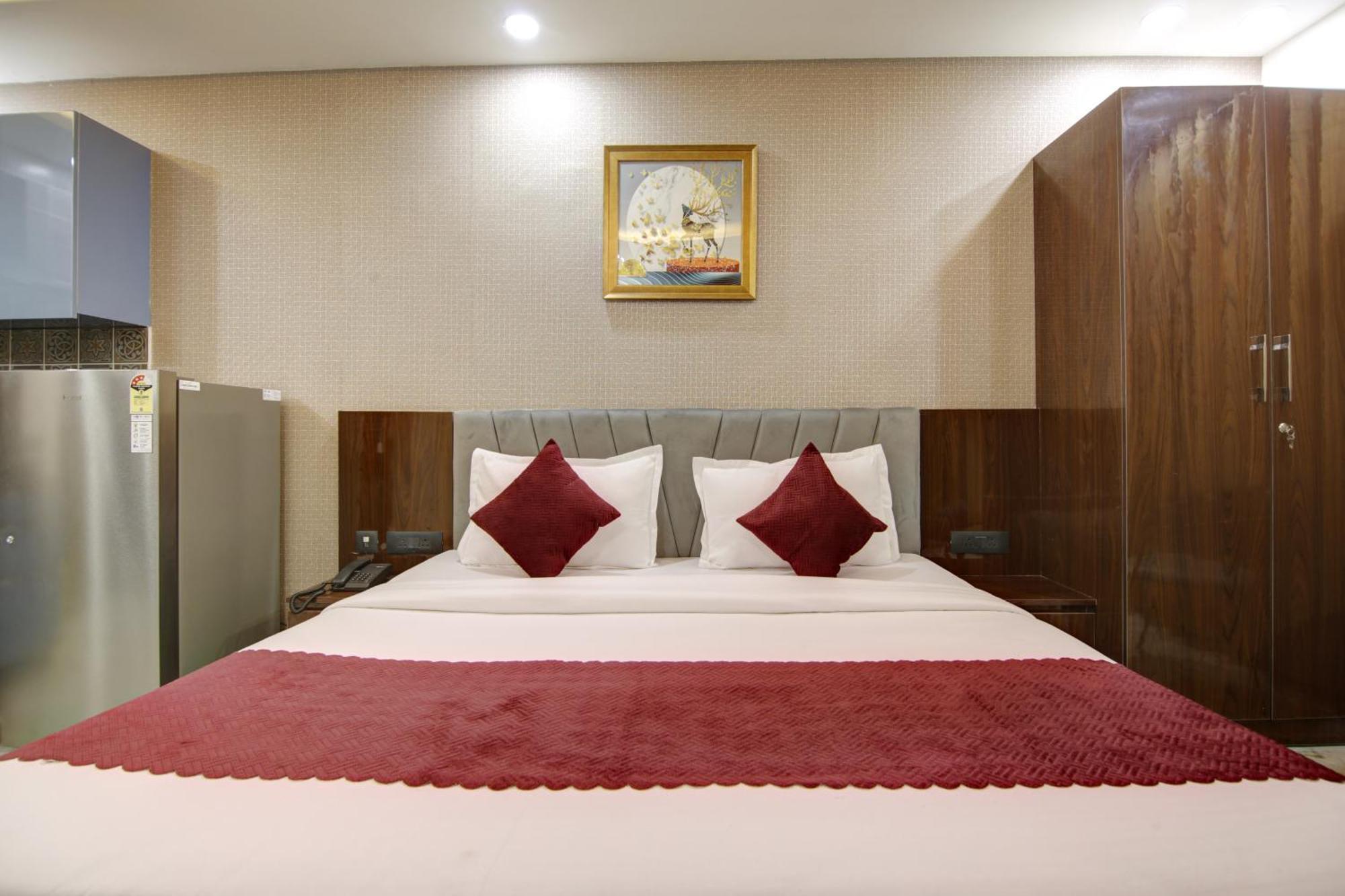 Limewood Stay - Millennium Huda City Center Гургаон Экстерьер фото