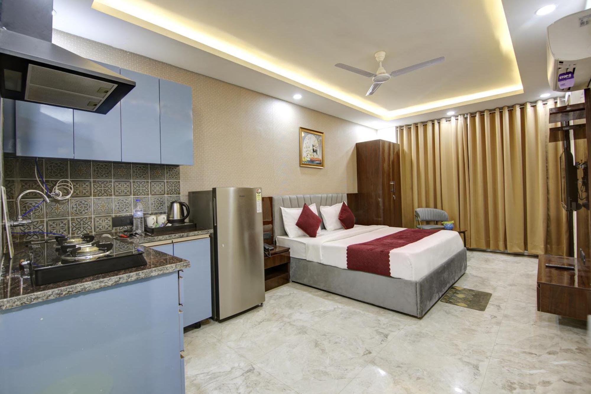 Limewood Stay - Millennium Huda City Center Гургаон Экстерьер фото