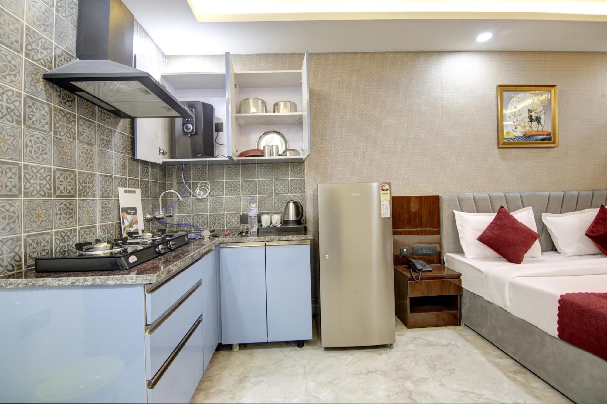 Limewood Stay - Millennium Huda City Center Гургаон Экстерьер фото