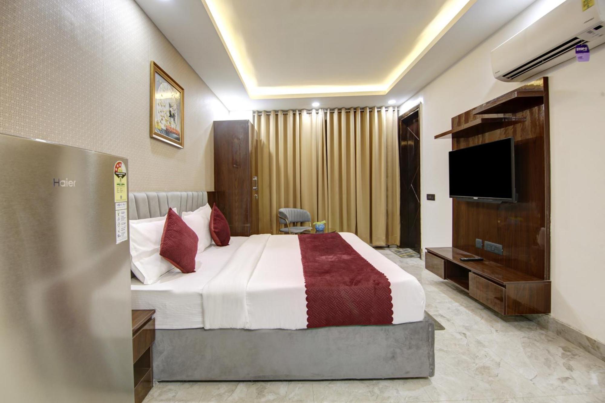 Limewood Stay - Millennium Huda City Center Гургаон Экстерьер фото