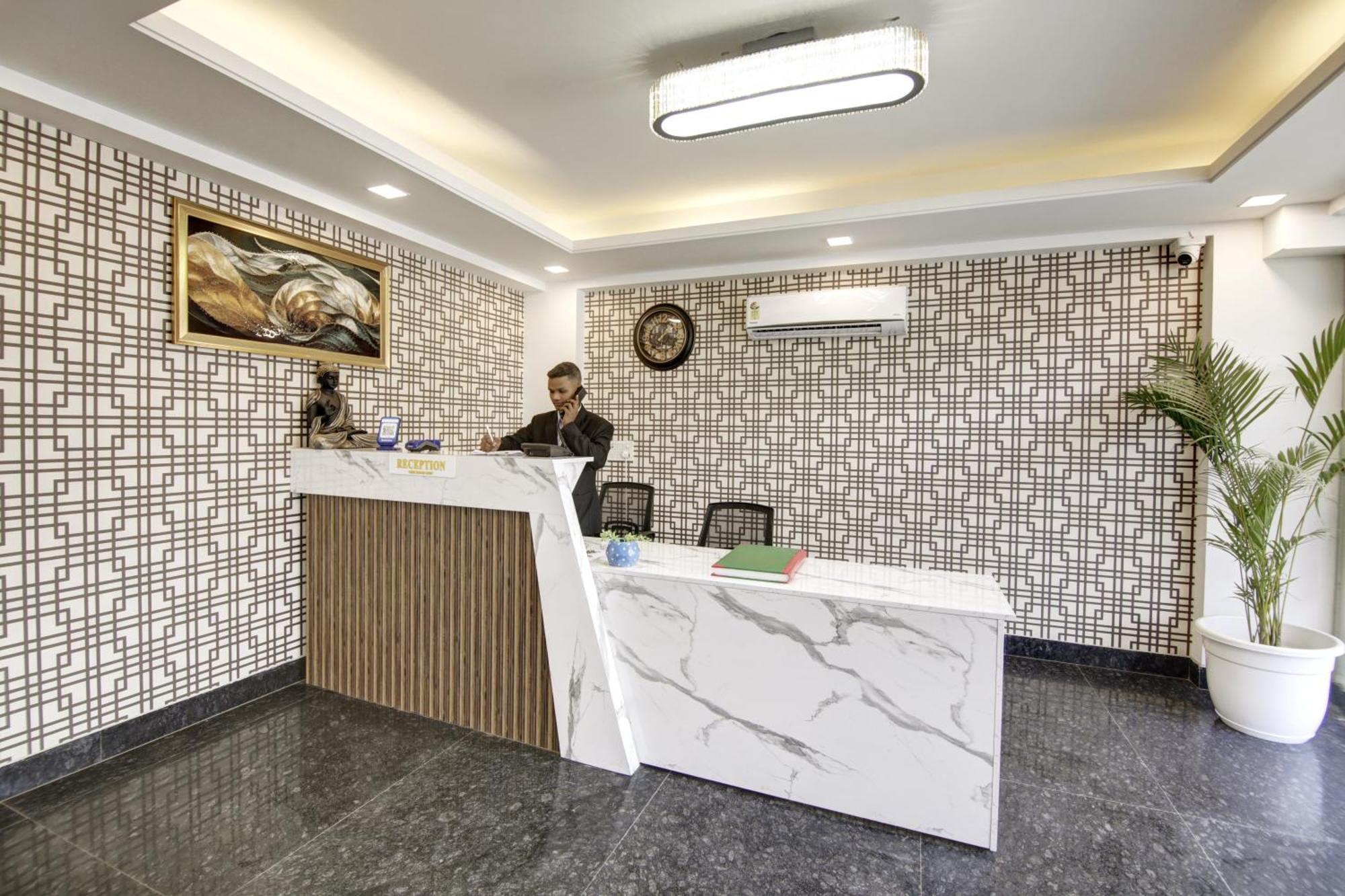 Limewood Stay - Millennium Huda City Center Гургаон Экстерьер фото