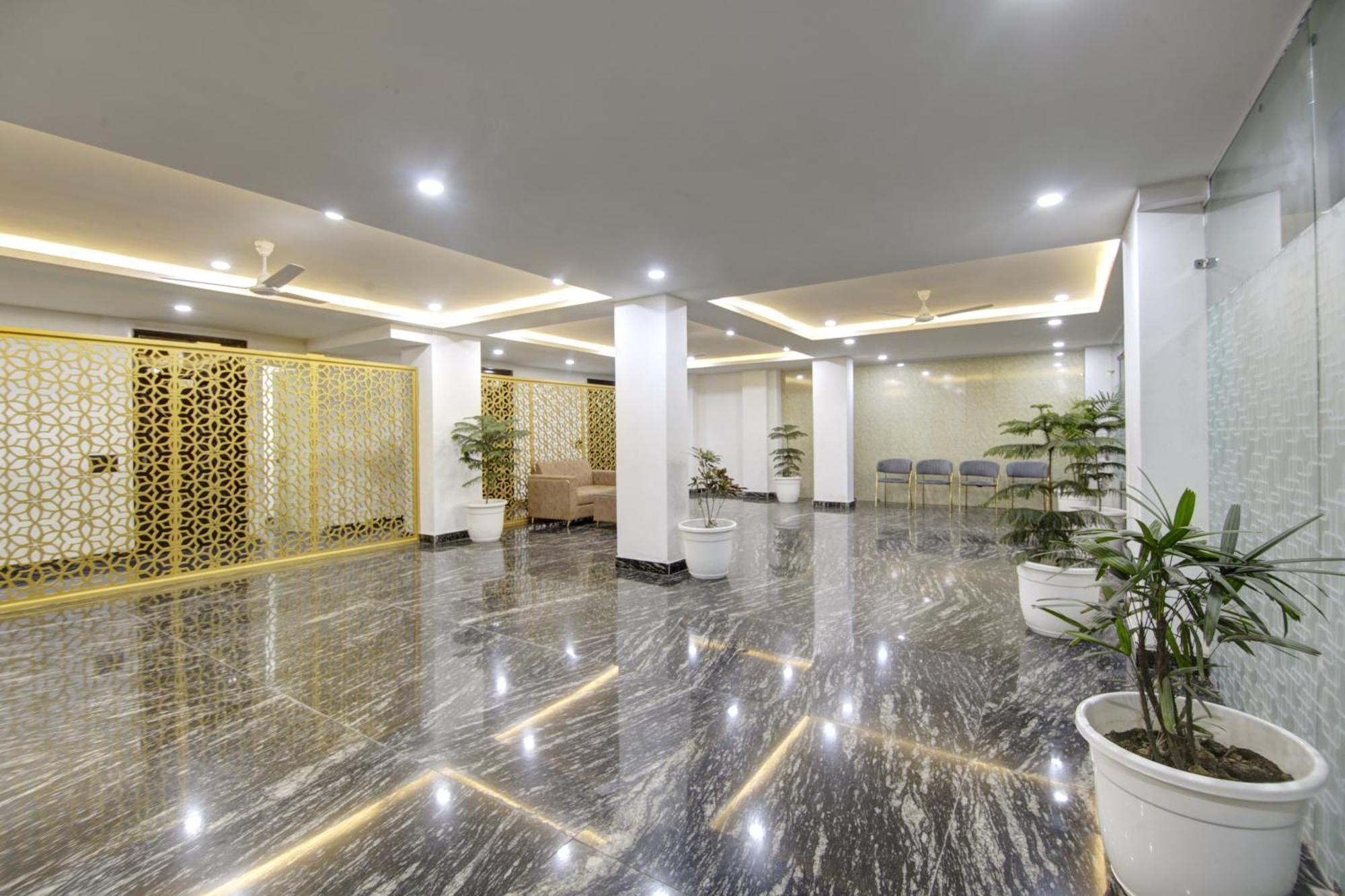 Limewood Stay - Millennium Huda City Center Гургаон Экстерьер фото
