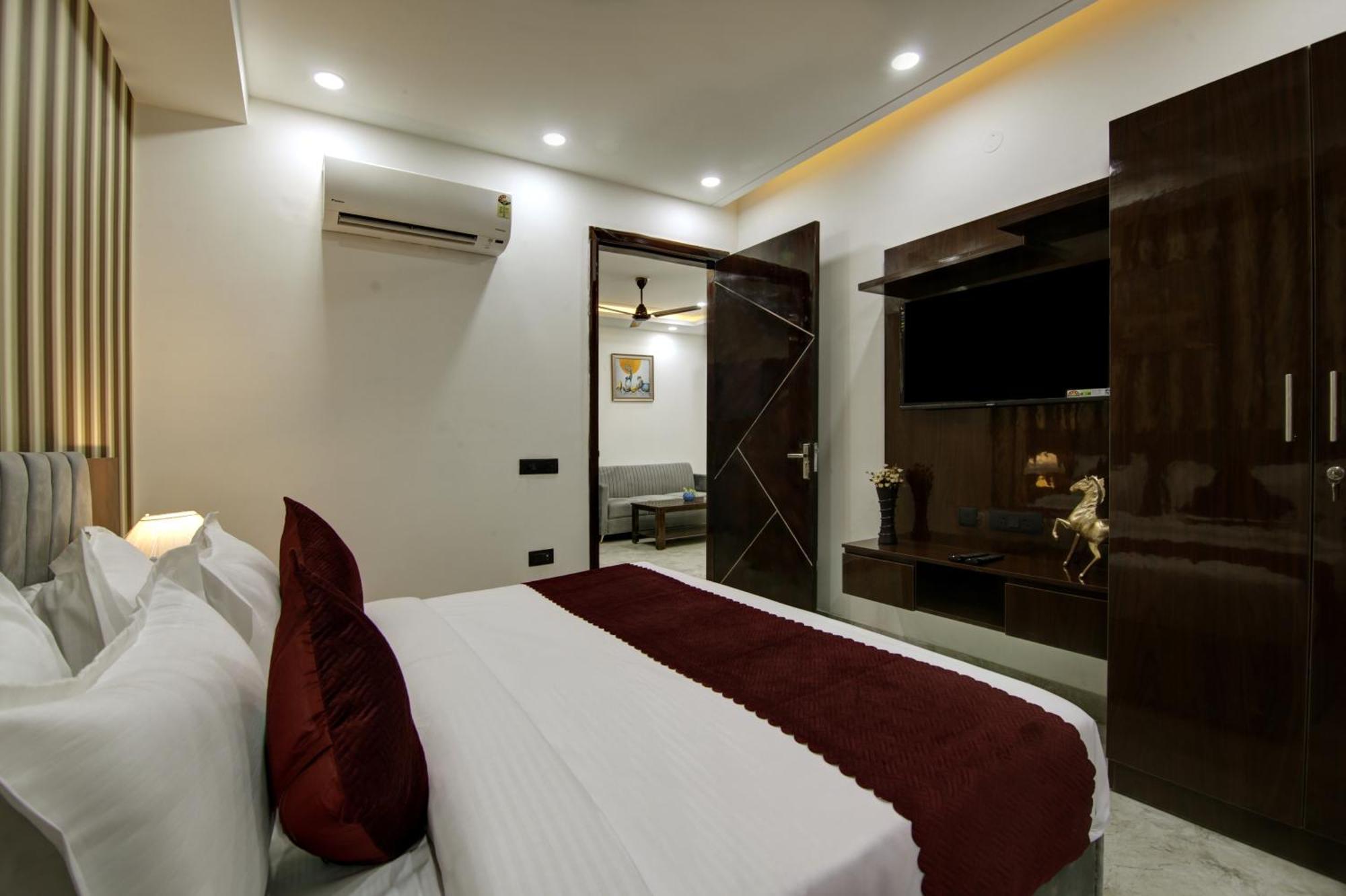 Limewood Stay - Millennium Huda City Center Гургаон Экстерьер фото
