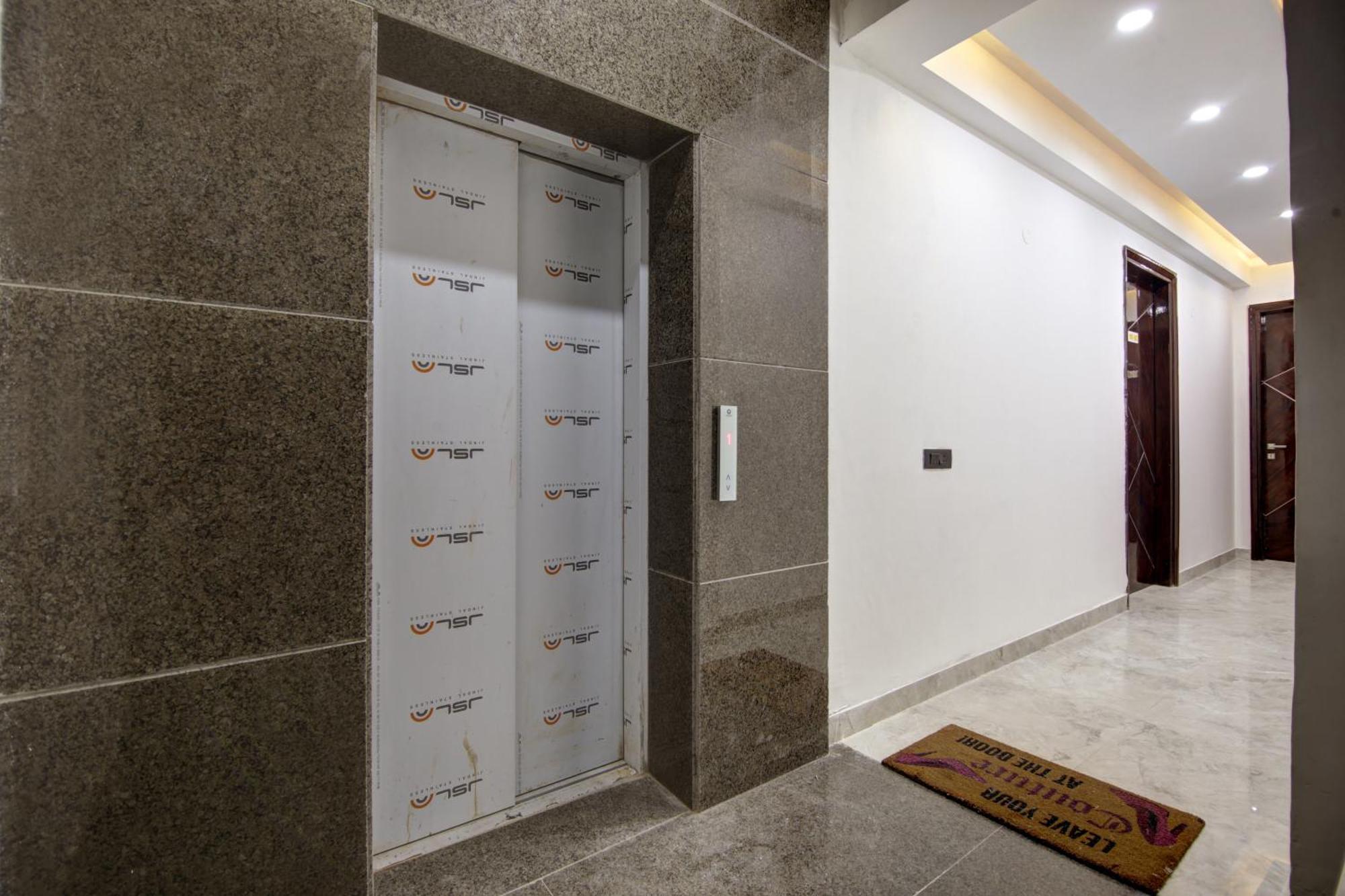 Limewood Stay - Millennium Huda City Center Гургаон Экстерьер фото