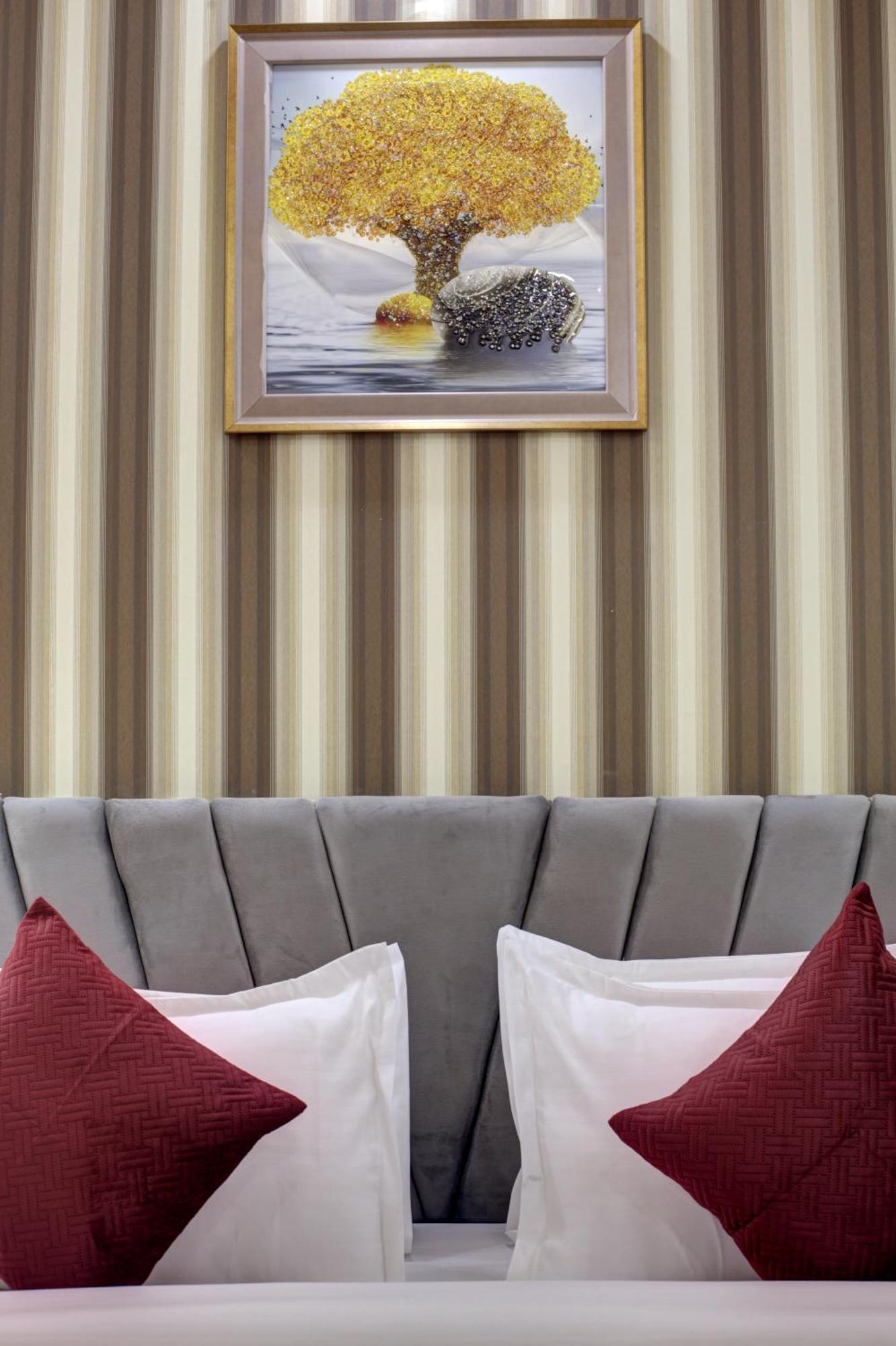 Limewood Stay - Millennium Huda City Center Гургаон Экстерьер фото