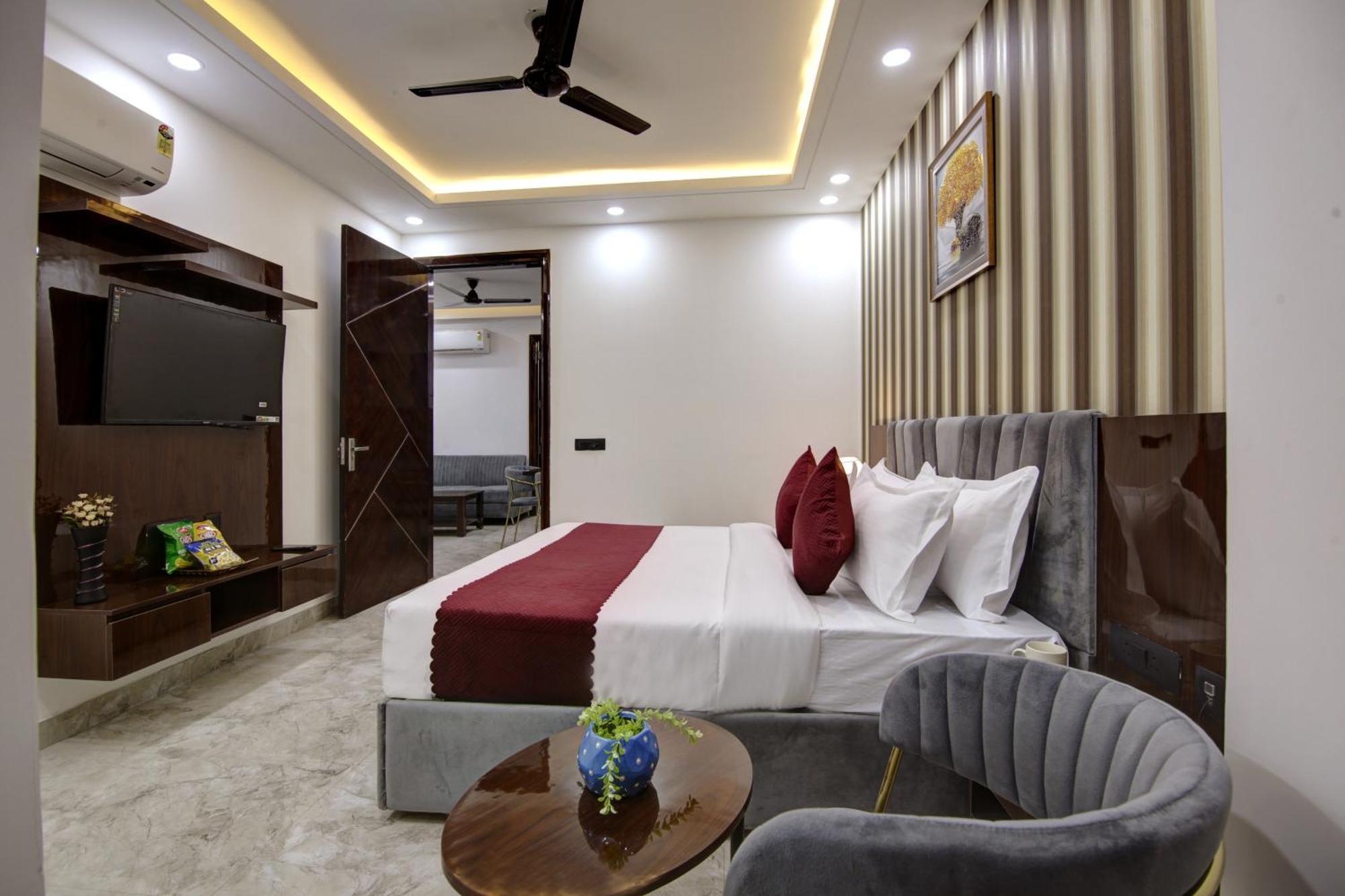 Limewood Stay - Millennium Huda City Center Гургаон Экстерьер фото