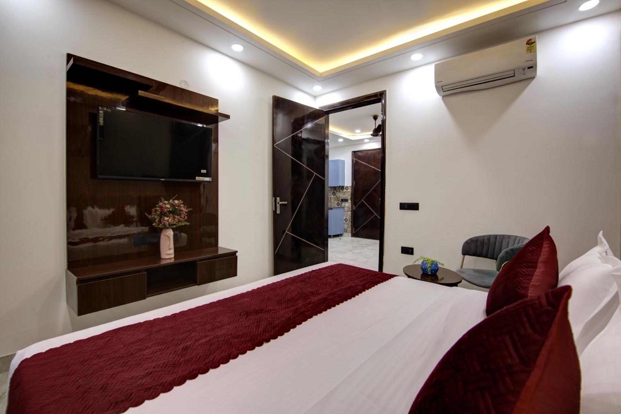 Limewood Stay - Millennium Huda City Center Гургаон Экстерьер фото
