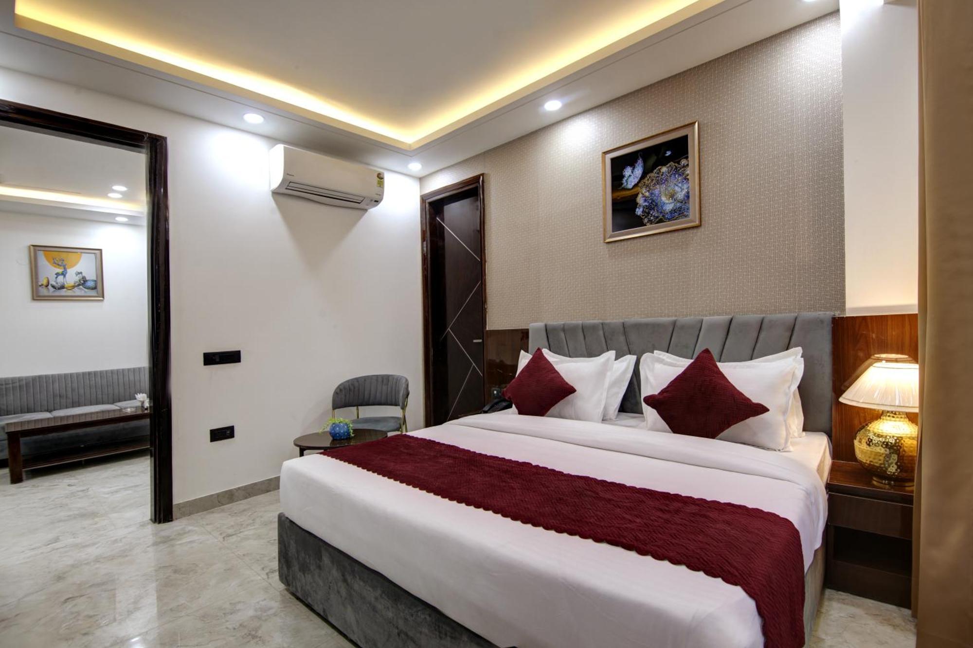 Limewood Stay - Millennium Huda City Center Гургаон Экстерьер фото