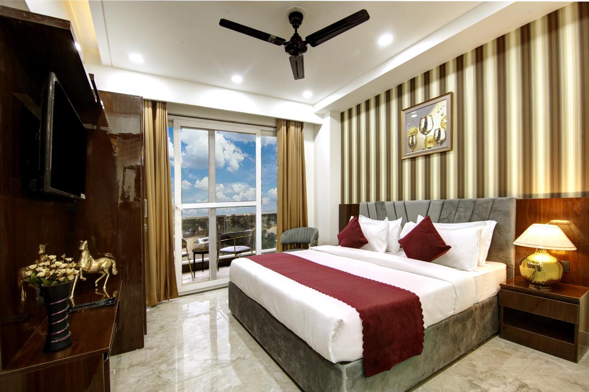Limewood Stay - Millennium Huda City Center Гургаон Экстерьер фото