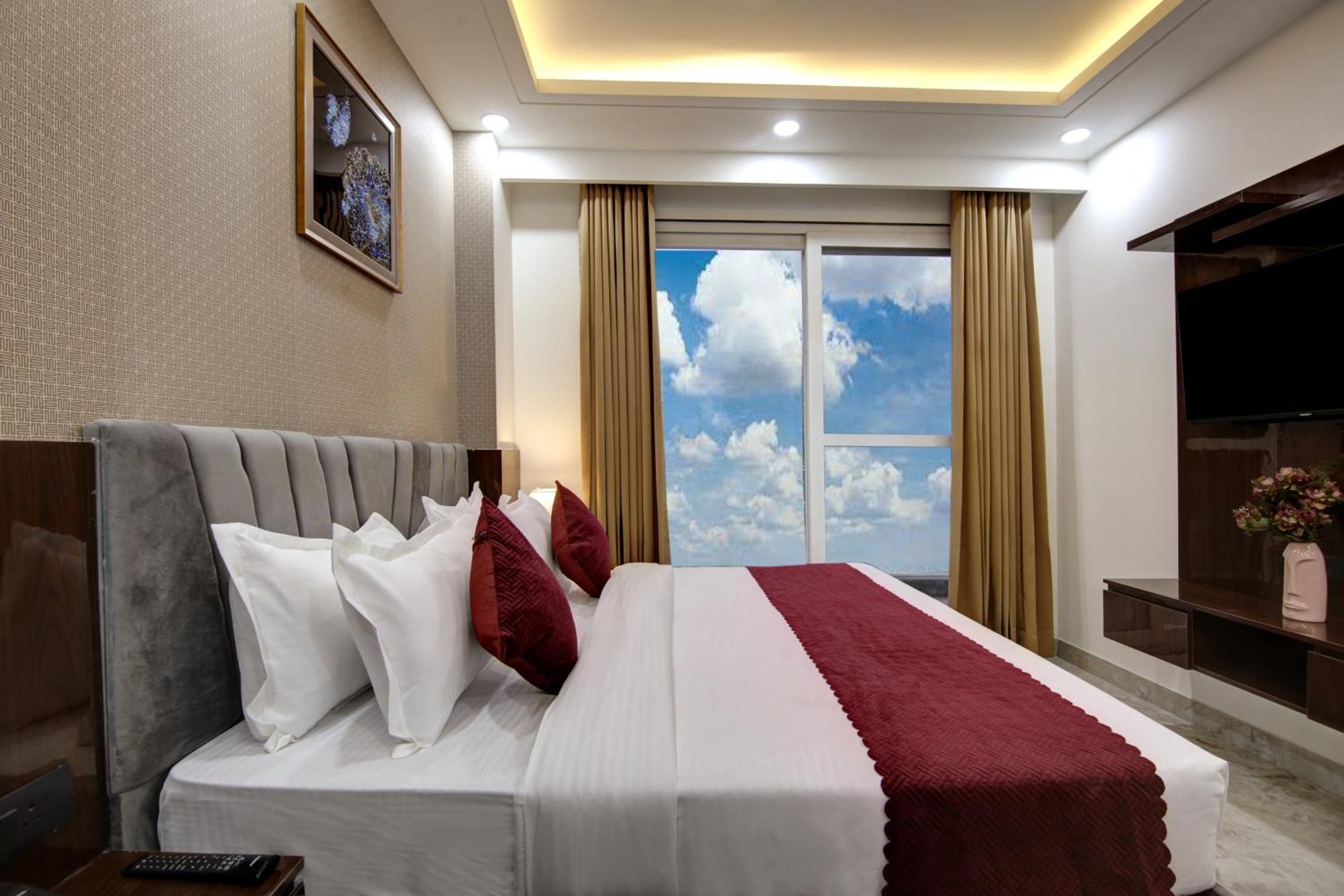 Limewood Stay - Millennium Huda City Center Гургаон Экстерьер фото