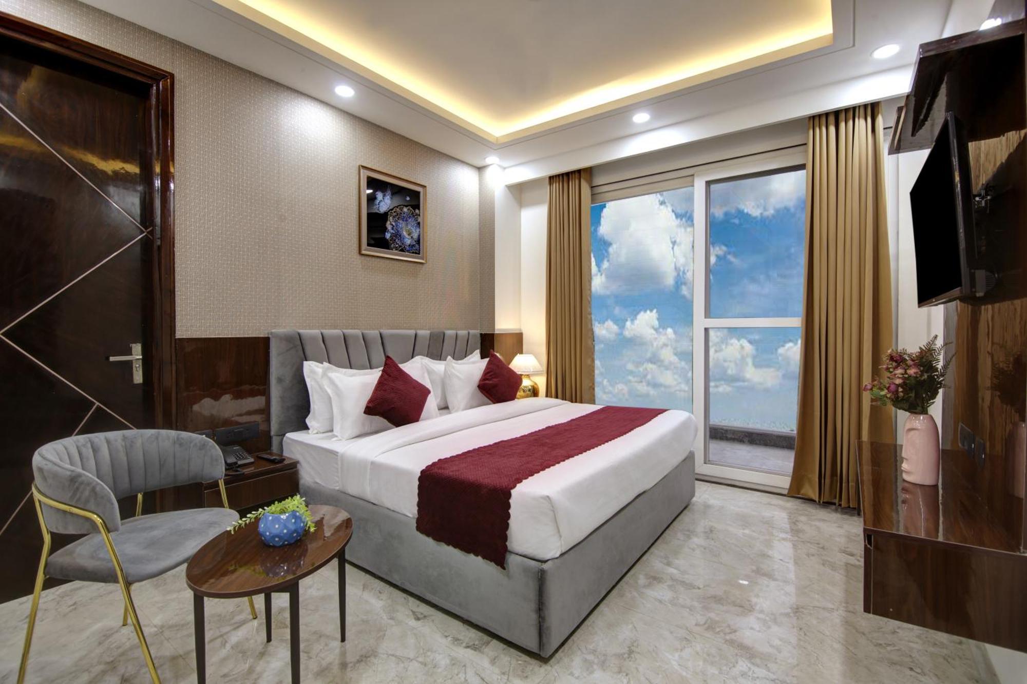 Limewood Stay - Millennium Huda City Center Гургаон Экстерьер фото