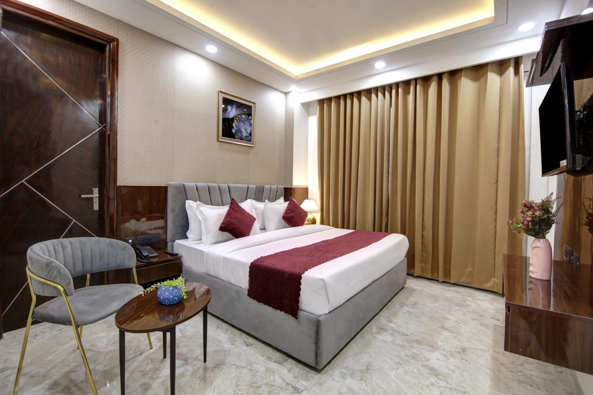 Limewood Stay - Millennium Huda City Center Гургаон Экстерьер фото
