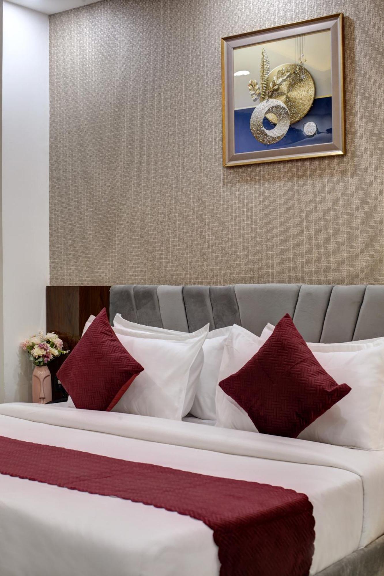 Limewood Stay - Millennium Huda City Center Гургаон Экстерьер фото