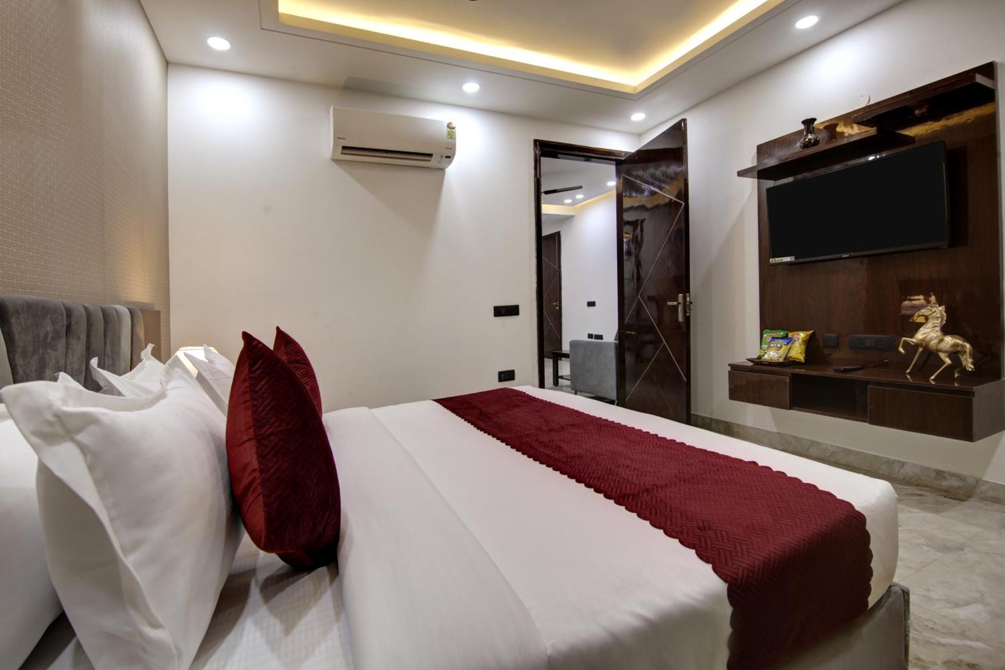 Limewood Stay - Millennium Huda City Center Гургаон Экстерьер фото