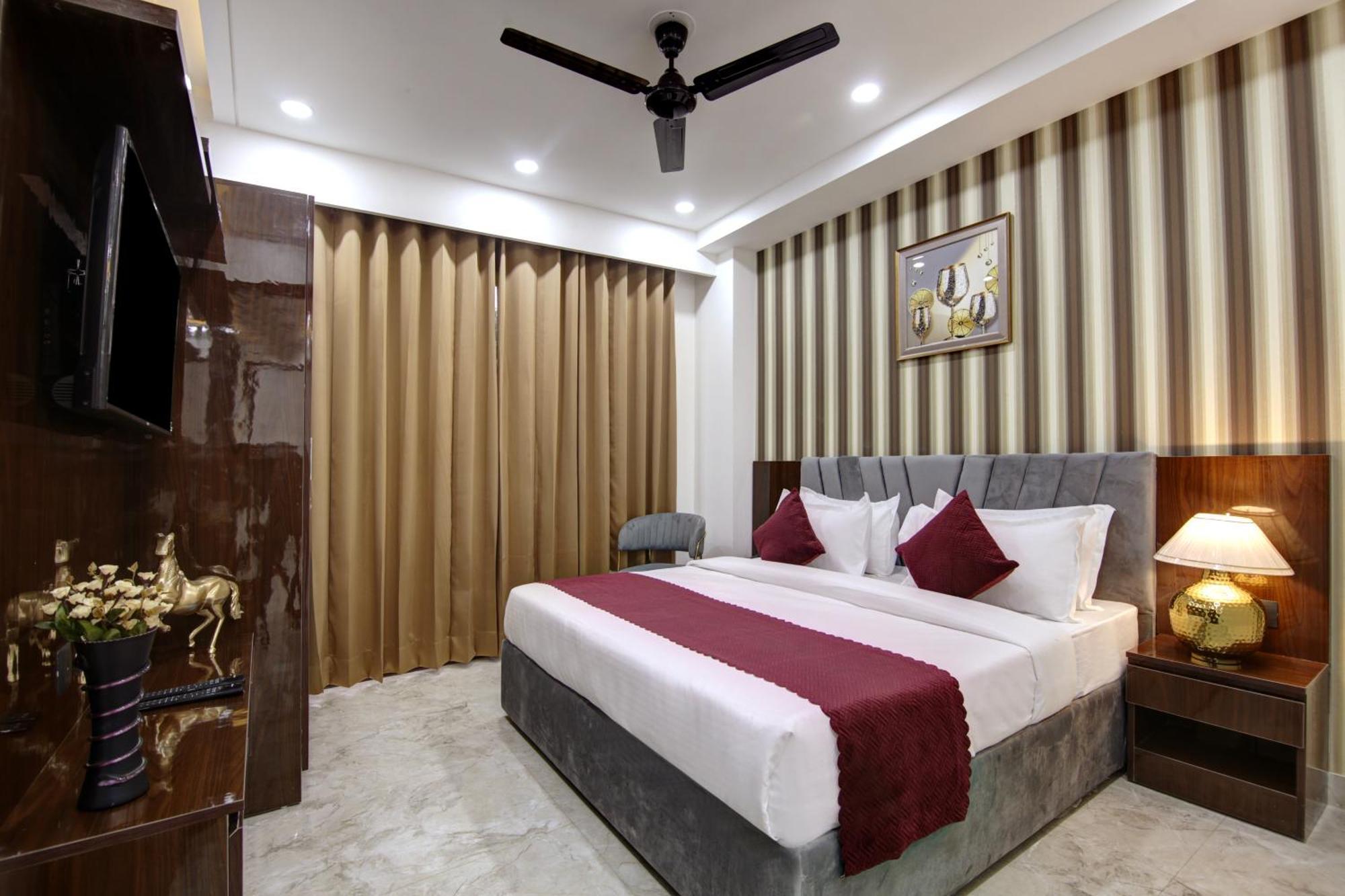 Limewood Stay - Millennium Huda City Center Гургаон Экстерьер фото