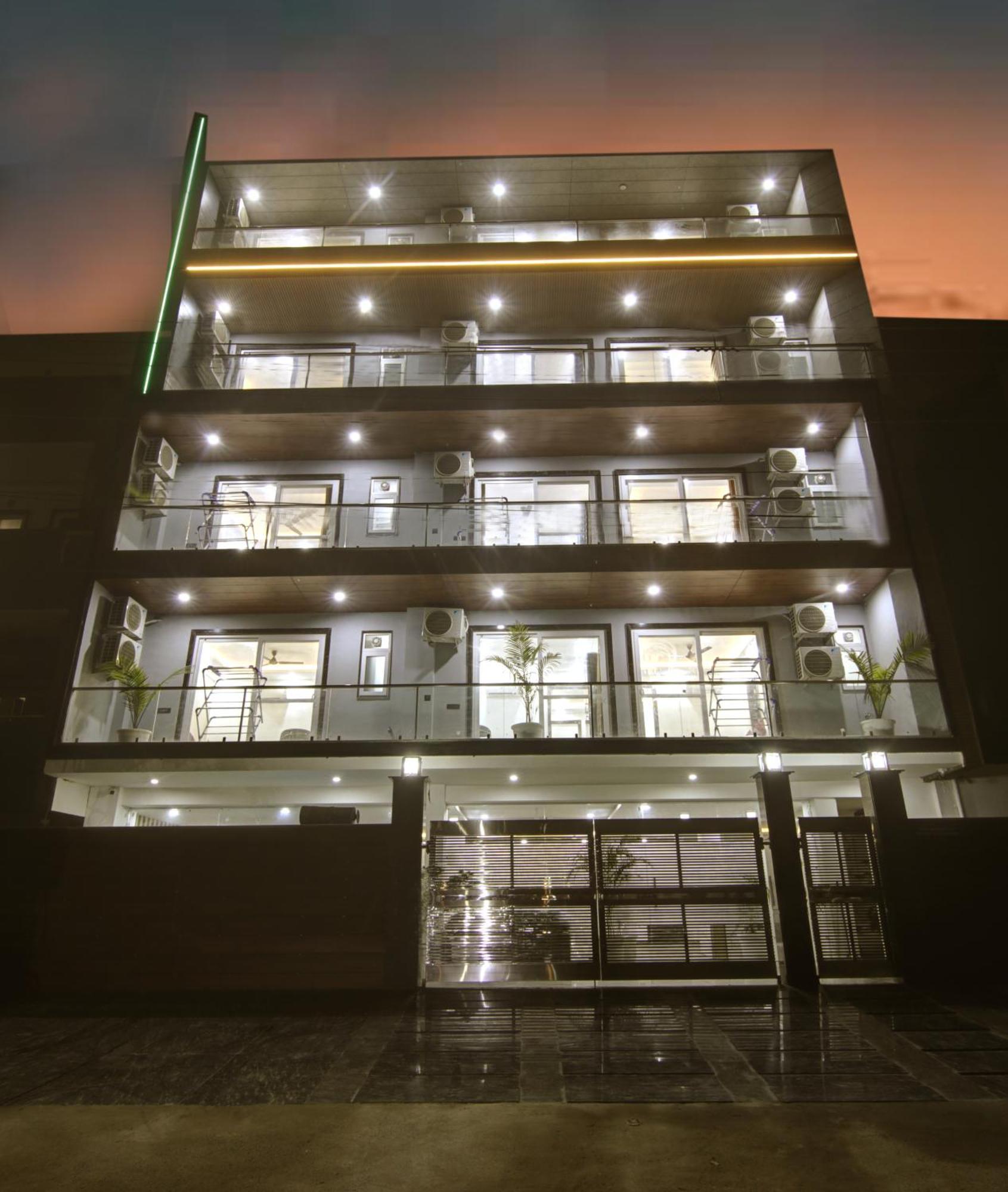 Limewood Stay - Millennium Huda City Center Гургаон Экстерьер фото